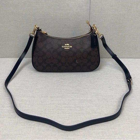 coach Teri Shoulder Bag In Signature Canvas - Picture 2 of 7